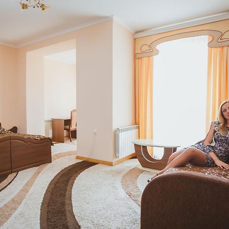 Andinna Hotel Tsjernivtsi Eksteriør bilde