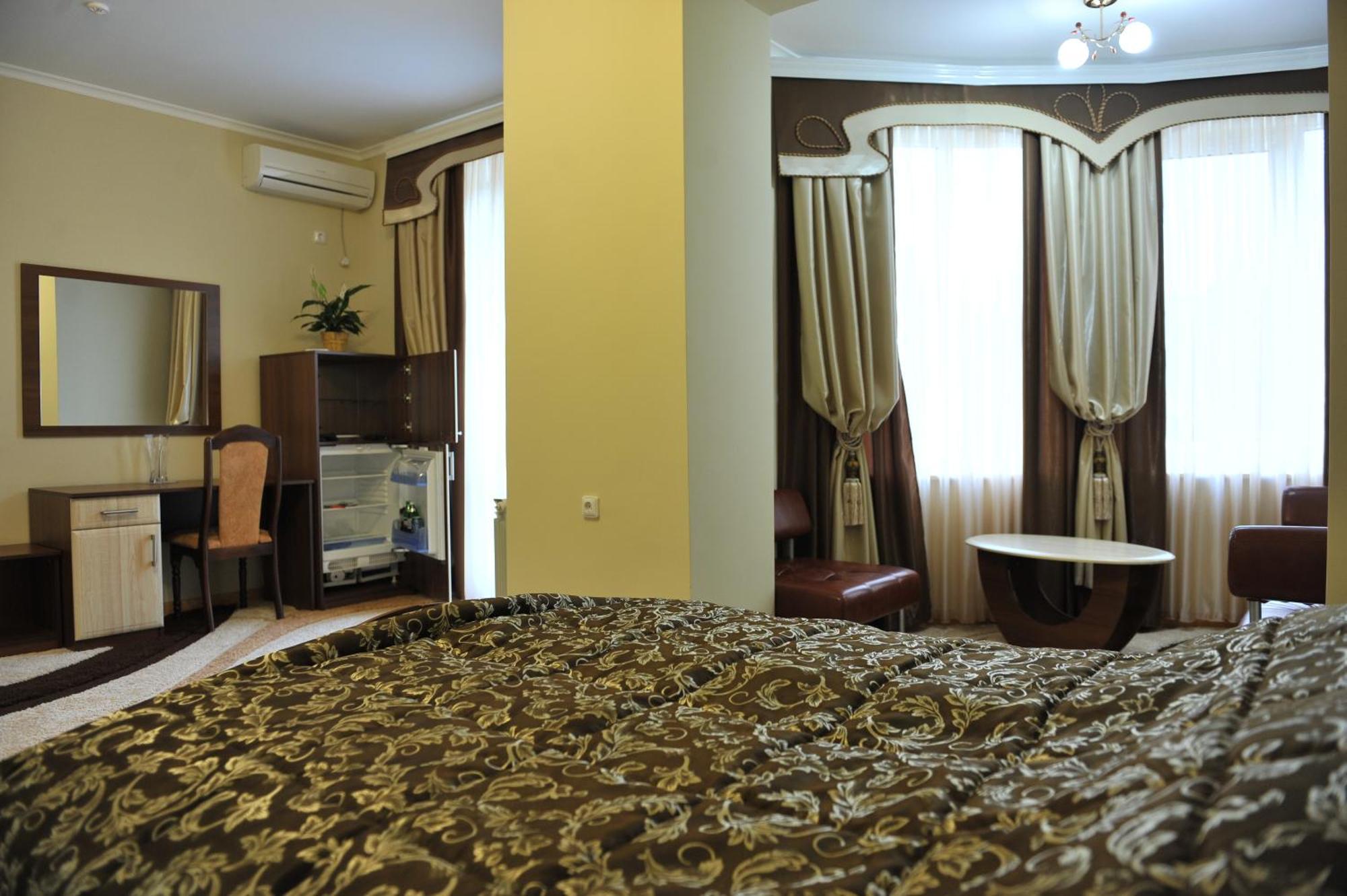 Andinna Hotel Tsjernivtsi Eksteriør bilde