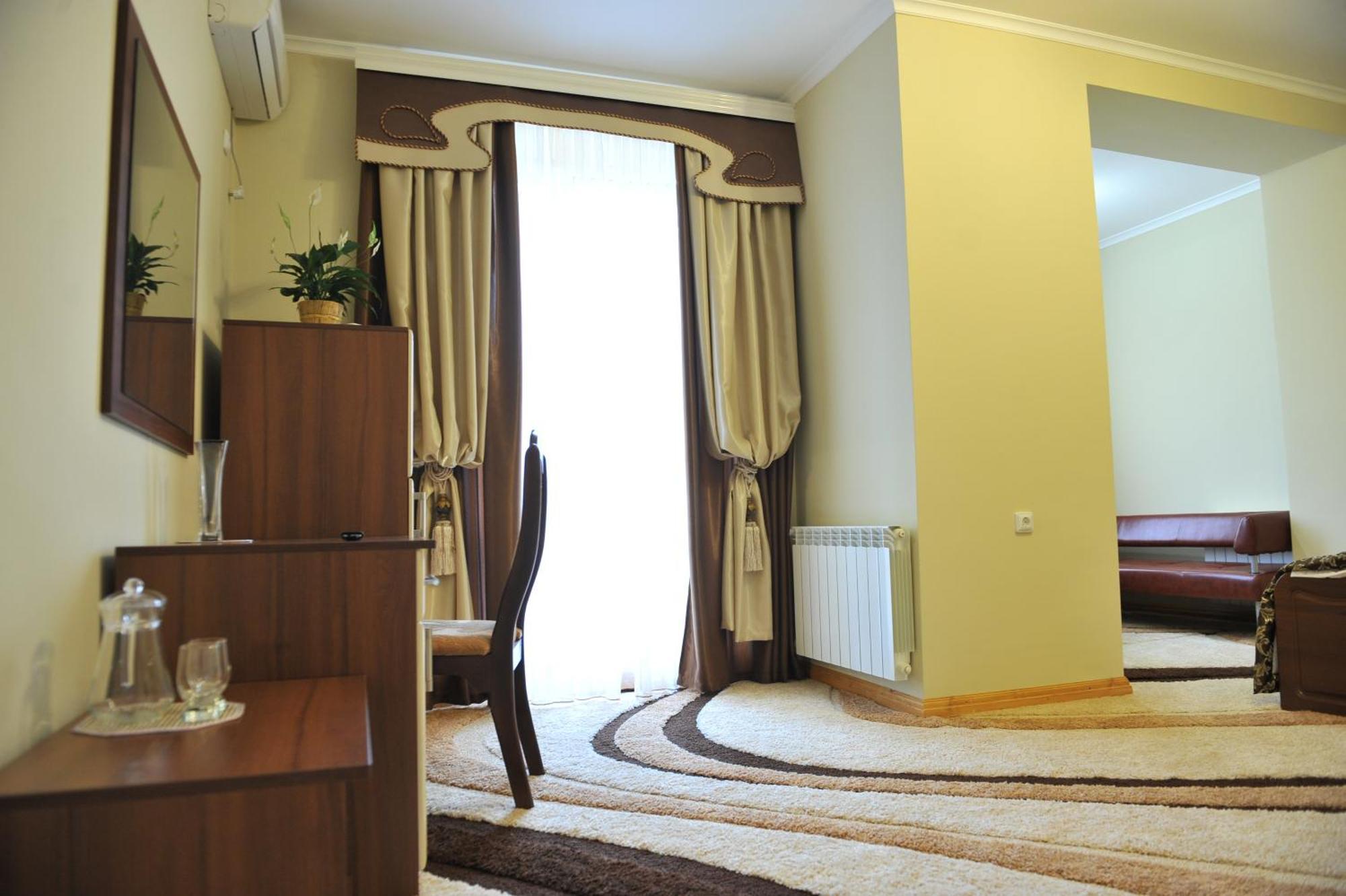 Andinna Hotel Tsjernivtsi Eksteriør bilde